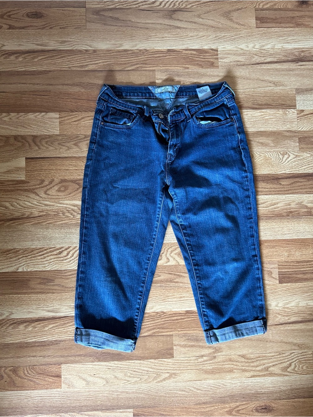 Levi’s Rolled Cuff Capri Jeans